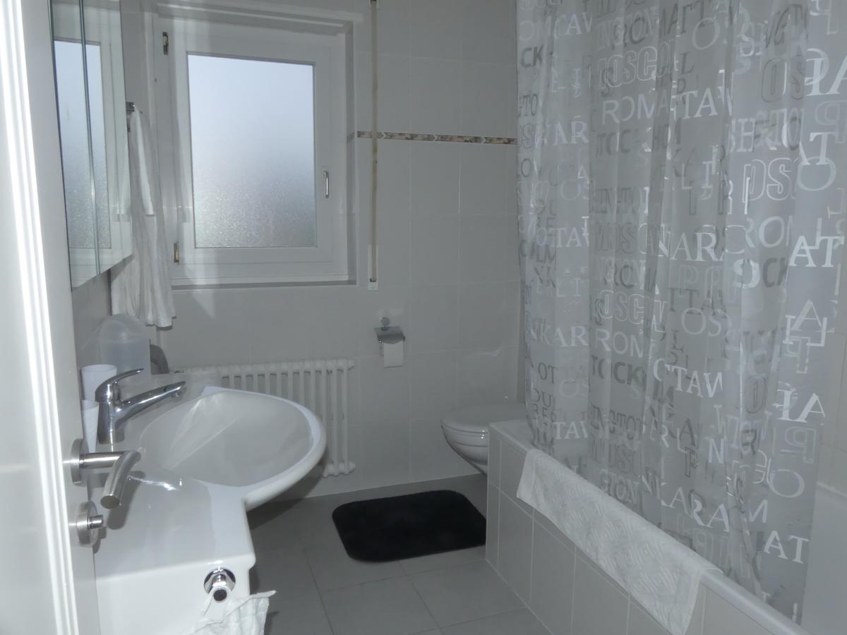 Au Bonheur Des Iris Bed & Breakfast Rolle Ngoại thất bức ảnh