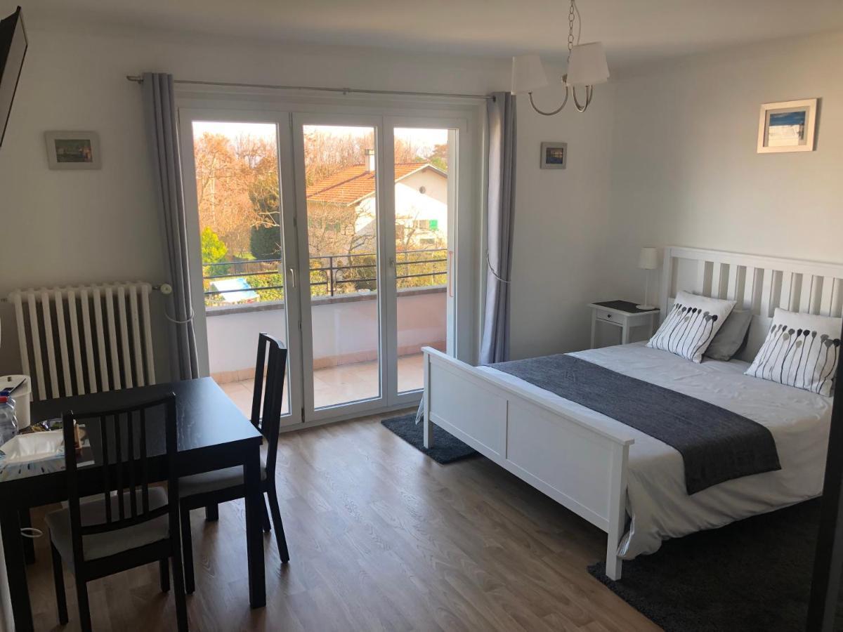 Au Bonheur Des Iris Bed & Breakfast Rolle Ngoại thất bức ảnh